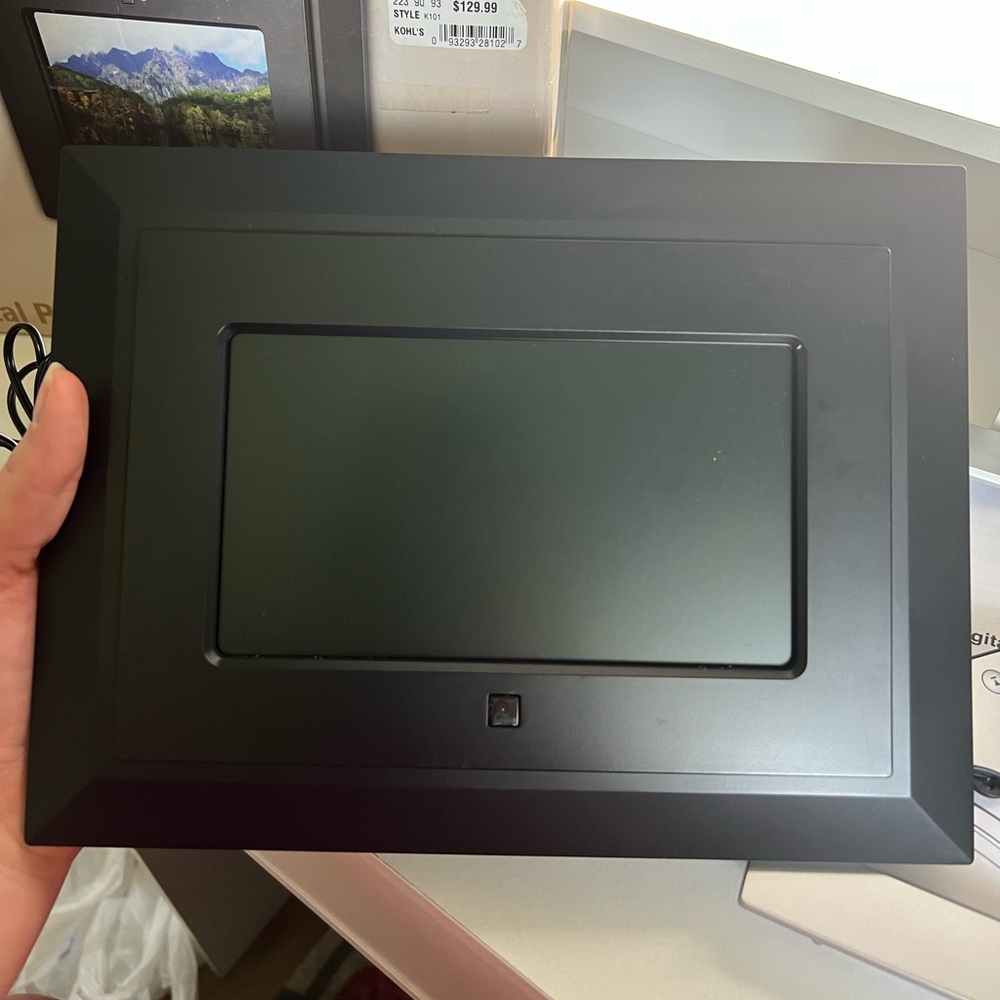 Digital Labs K101 7" Digital Photo Frame in Black - Picture 7 of 9